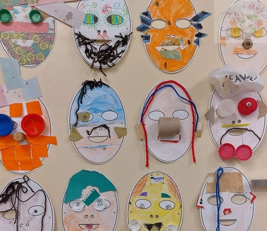 En Primero de Primaria utilizamos material reciclado para componer las partes de la cara