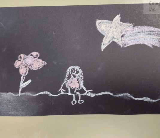 Cuarto de Primaria pinta con tizas sobre fondo oscuro en Arts